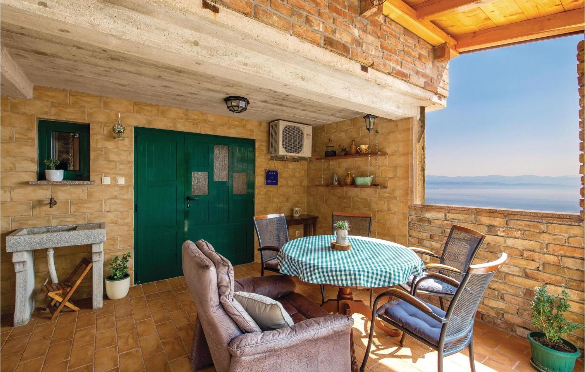 1 Bedroom Gorgeous Apartment In Lovran Buitenkant foto