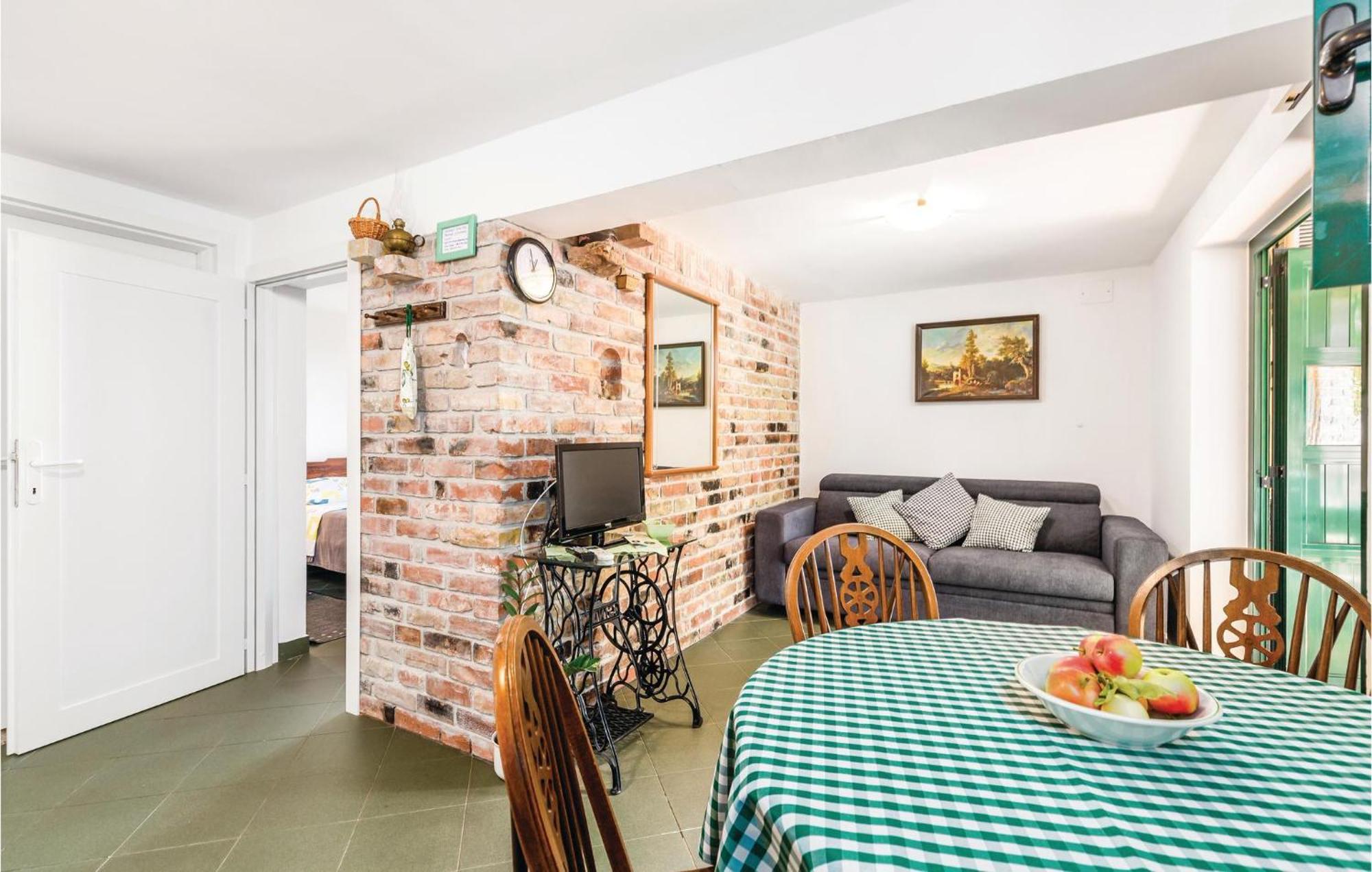 1 Bedroom Gorgeous Apartment In Lovran Buitenkant foto